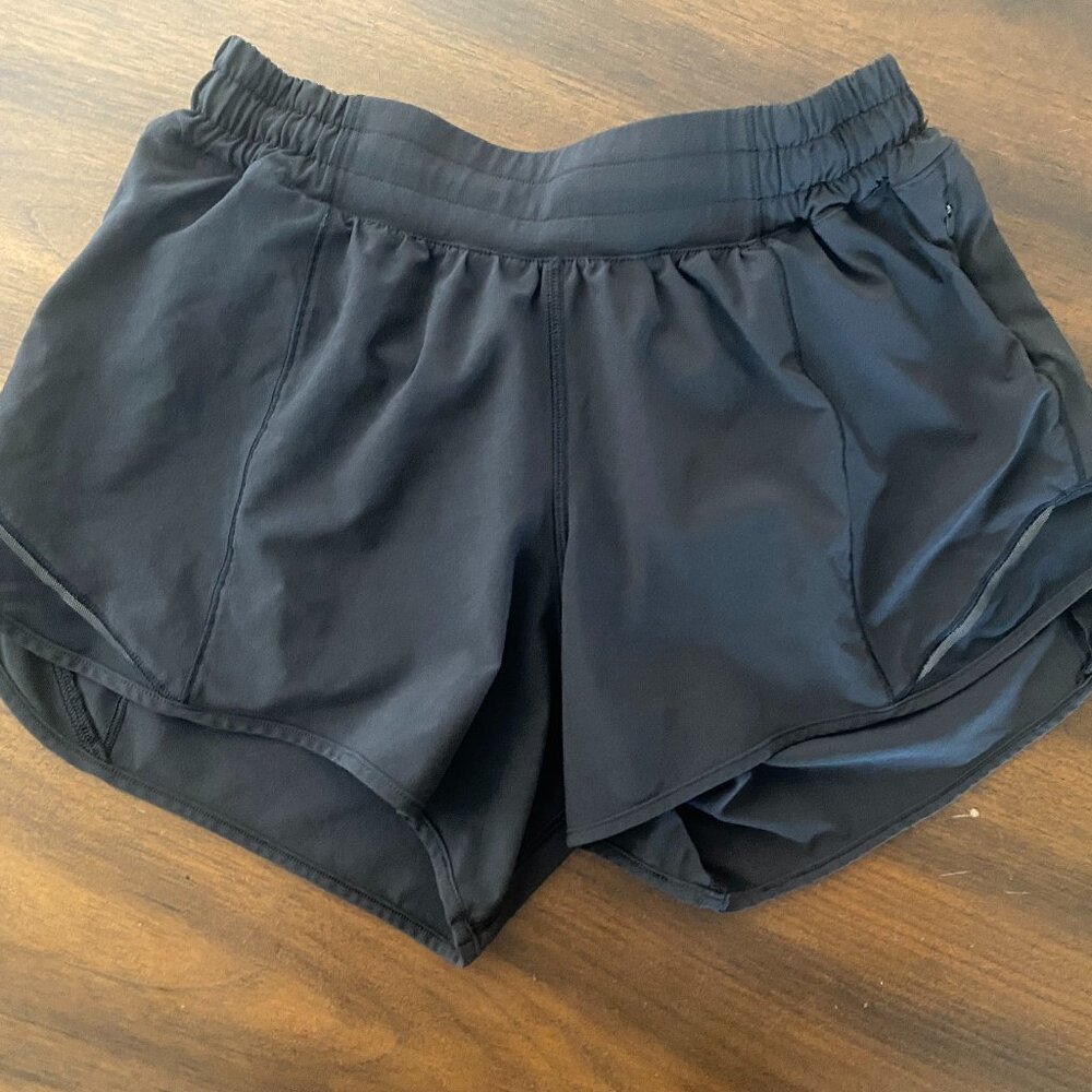 Lululemon hotty hot 2.5" size 6 black